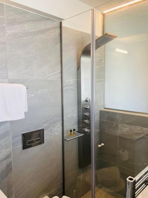 Luxury Maisonette With Shared Pool Атина Екстериор снимка