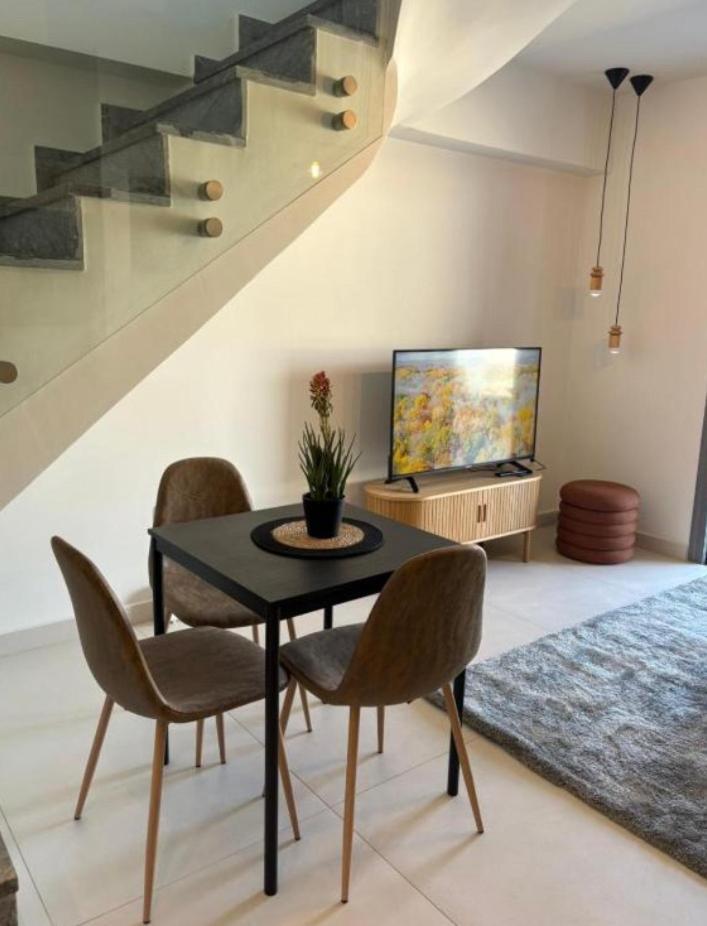 Luxury Maisonette With Shared Pool Атина Екстериор снимка